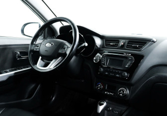 Подержанный автомобиль Kia Rio Hatchback 2014 года (7 фото)