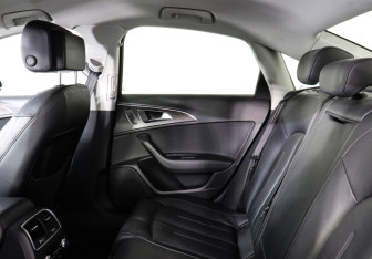 Подержанный автомобиль Audi A6 Sedan 2017 года (12 фото)