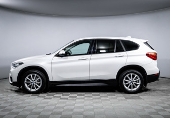 Подержанный автомобиль BMW X1 2018 года (8 фото)