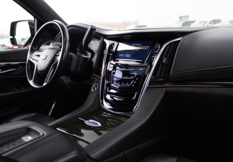 Подержанный автомобиль Cadillac Escalade Suv 2016 года (9 фото)