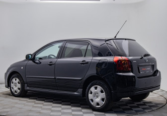 Подержанный автомобиль Toyota Corolla Hatchback 2005 года (3 фото)