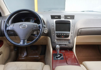 Подержанный автомобиль Lexus GS 2006 года (16 фото)