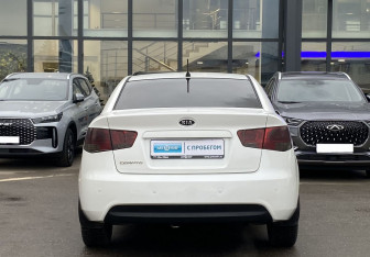 Подержанный автомобиль Kia Cerato Sedan 2012 года (6 фото)