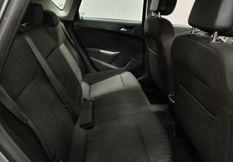 Подержанный автомобиль Opel Astra Hatchback 2011 года (11 фото)