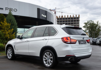 Подержанный автомобиль BMW X5 2017 года (5 фото)