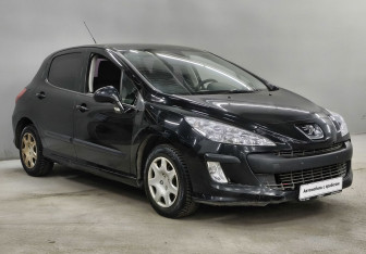 Подержанный автомобиль Peugeot 308 Hatchback 2010 года (3 фото)