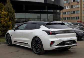 Подержанный автомобиль Zeekr 001 2024 года (5 фото)