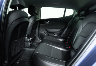 Подержанный автомобиль Kia Stinger 2019 года (12 фото)