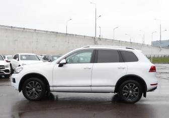 Подержанный автомобиль Volkswagen Touareg 2013 года (8 фото)