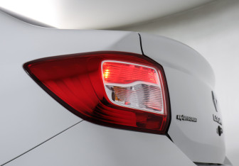 Подержанный автомобиль Renault Logan Sedan 2022 года (21 фото)