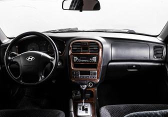 Подержанный автомобиль Hyundai Sonata 2007 года (11 фото)