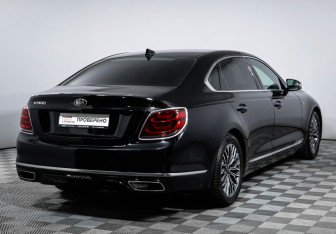 Подержанный автомобиль Kia K900 2019 года (5 фото)