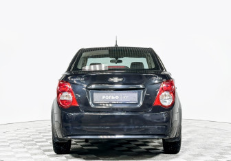 Подержанный автомобиль Chevrolet Aveo Sedan 2012 года (6 фото)