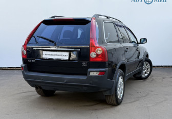 Подержанный автомобиль Volvo XC90 2005 года (5 фото)