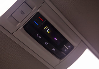 Подержанный автомобиль Volkswagen Multivan 2020 года (28 фото)