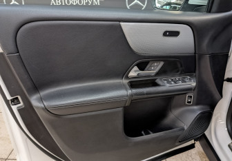 Подержанный автомобиль Mercedes-Benz GLB 2021 года (19 фото)