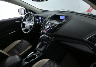 Подержанный автомобиль Ford Kuga 2014 года (9 фото)