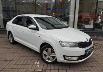 Подержанный автомобиль Skoda Rapid Liftback 2015 года (3 фото)