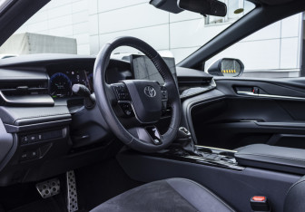 Подержанный автомобиль Toyota Camry Sedan 2024 года (9 фото)