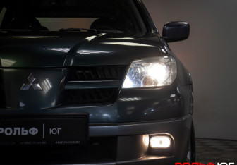 Подержанный автомобиль Mitsubishi Outlander 2006 года (21 фото)