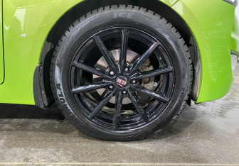 Подержанный автомобиль Hyundai Veloster 2013 года (20 фото)