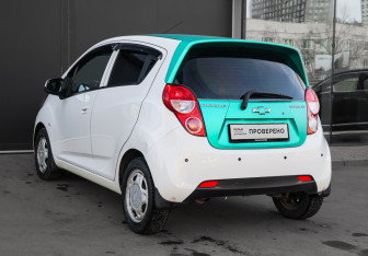 Подержанный автомобиль Chevrolet Spark 2012 года (6 фото)