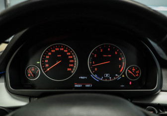 Подержанный автомобиль BMW X5 2016 года (15 фото)