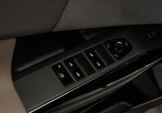 Подержанный автомобиль BMW X3 2025 года (18 фото)