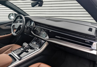 Подержанный автомобиль Audi Q8 2021 года (11 фото)