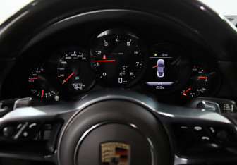 Подержанный автомобиль Porsche 911 Coupe 2017 года (10 фото)