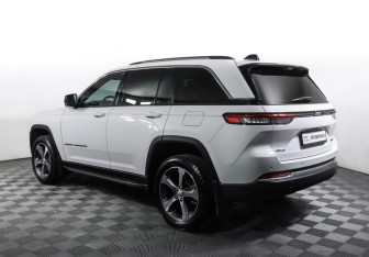 Подержанный автомобиль Jeep Grand Cherokee 2023 года (7 фото)