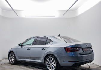 Подержанный автомобиль Skoda Superb Liftback 2019 года (7 фото)