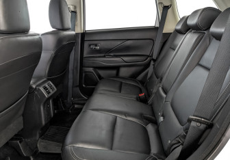 Подержанный автомобиль Mitsubishi Outlander 2019 года (18 фото)