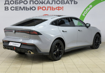 Подержанный автомобиль Changan UNI-V 2023 года (4 фото)
