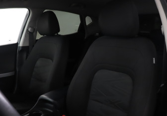 Подержанный автомобиль Kia Ceed Hatchback 2015 года (16 фото)