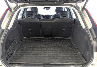 Подержанный автомобиль Volvo XC60 2021 года (10 фото)