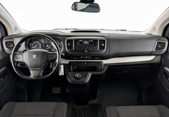 Подержанный автомобиль Peugeot Traveller 2021 года (15 фото)