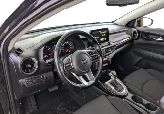 Подержанный автомобиль Kia Cerato Sedan 2019 года (16 фото)