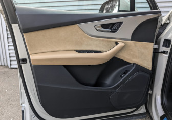 Подержанный автомобиль Audi Q7 2021 года (19 фото)