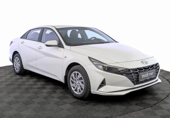 Подержанный автомобиль Hyundai Elantra Sedan 2021 года (3 фото)