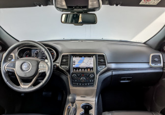Подержанный автомобиль Jeep Grand Cherokee 2016 года (14 фото)