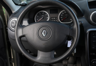 Подержанный автомобиль Renault Duster 2012 года (15 фото)