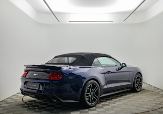 Подержанный автомобиль Ford Mustang Convertible 2020 года (5 фото)