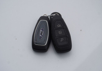 Подержанный автомобиль Ford S-MAX 2012 года (15 фото)