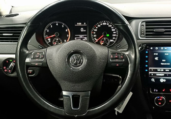 Подержанный автомобиль Volkswagen Jetta Sedan 2014 года (12 фото)