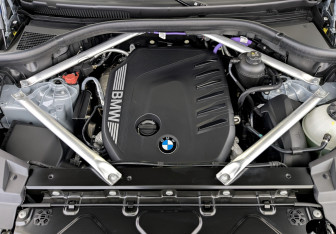 Подержанный автомобиль BMW X6 2024 года (9 фото)