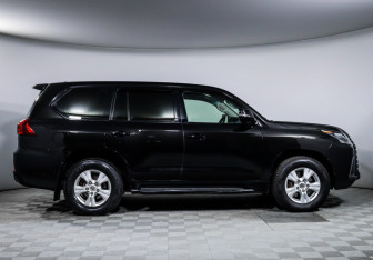 Подержанный автомобиль Lexus LX 2015 года (4 фото)