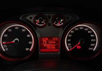 Подержанный автомобиль Ford Focus Hatchback 2011 года (15 фото)