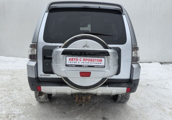 Подержанный автомобиль Mitsubishi Pajero 2008 года (6 фото)
