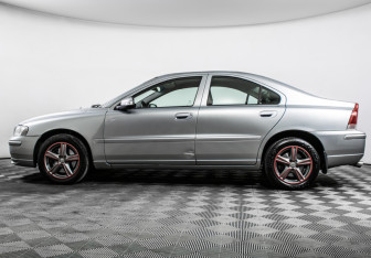 Подержанный автомобиль Volvo S60 2007 года (8 фото)